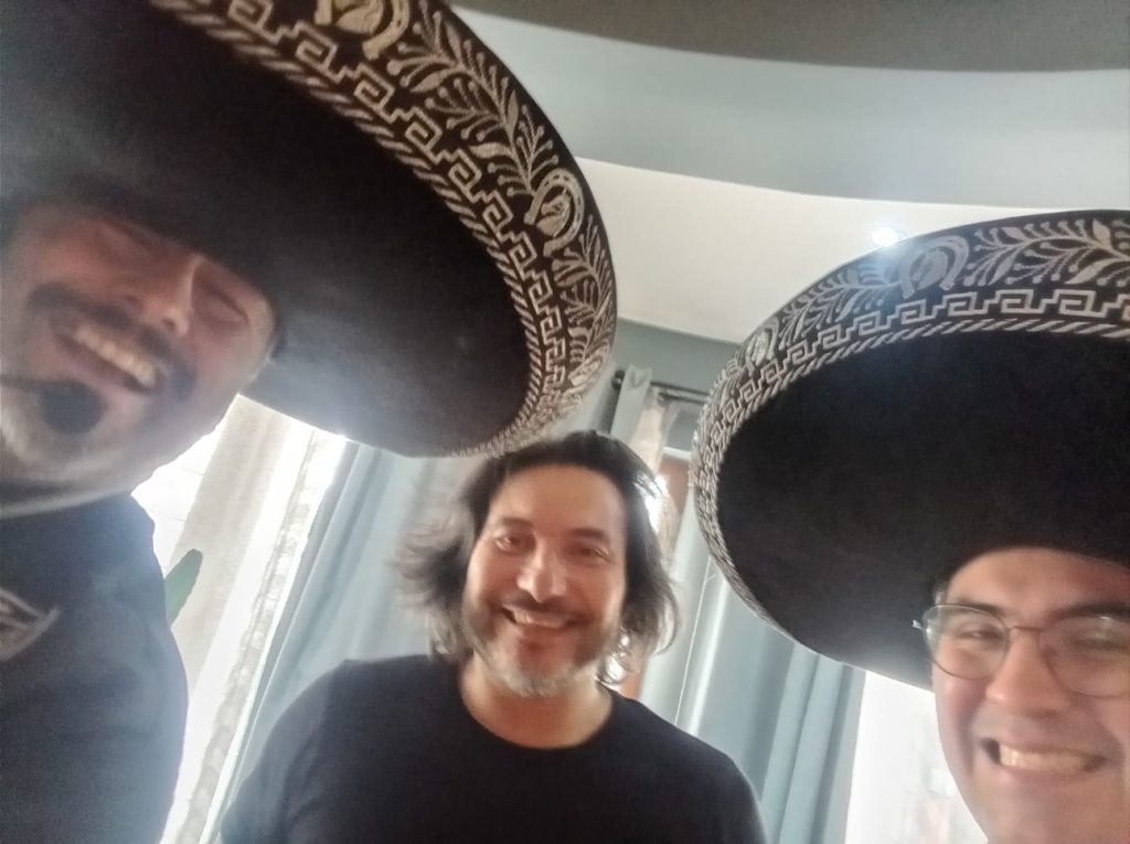 Mariachi realizando serenata en Santiago